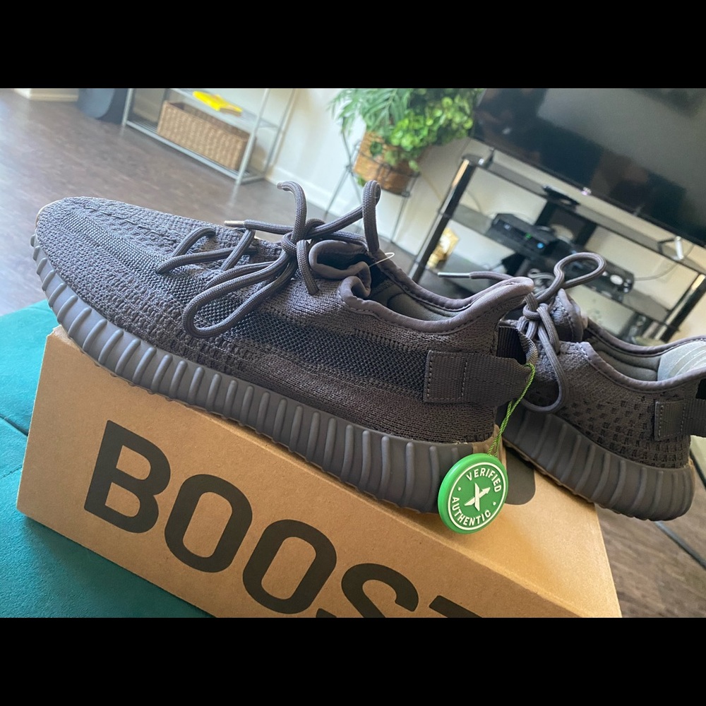 2020 yeezy boost 350 v2 cinder size 8 men’s